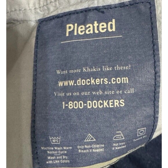 Vintage Men’s DOCKERS Khakis two-pleat denim shorts Plus sz W44 Adjustable Y2K - Picture 3 of 7